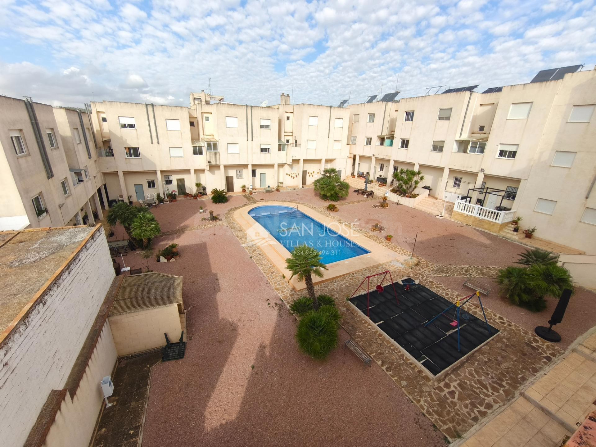 VENTA DE ADOSADO CON PISCINA COMUNITARIA - foto 5
