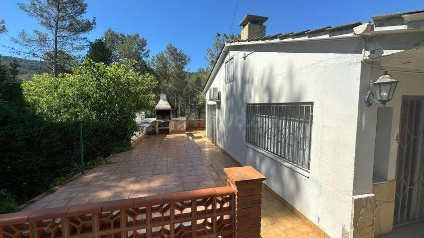CASA OKUPADA EN VENTA EN Calle Taio 4 de CASTELLVI DE ROSANE - foto 2