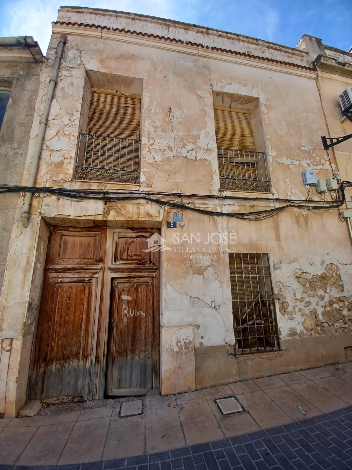 SE VENDE CASA SOLAR EN ASPE, PARA REFORMAR
