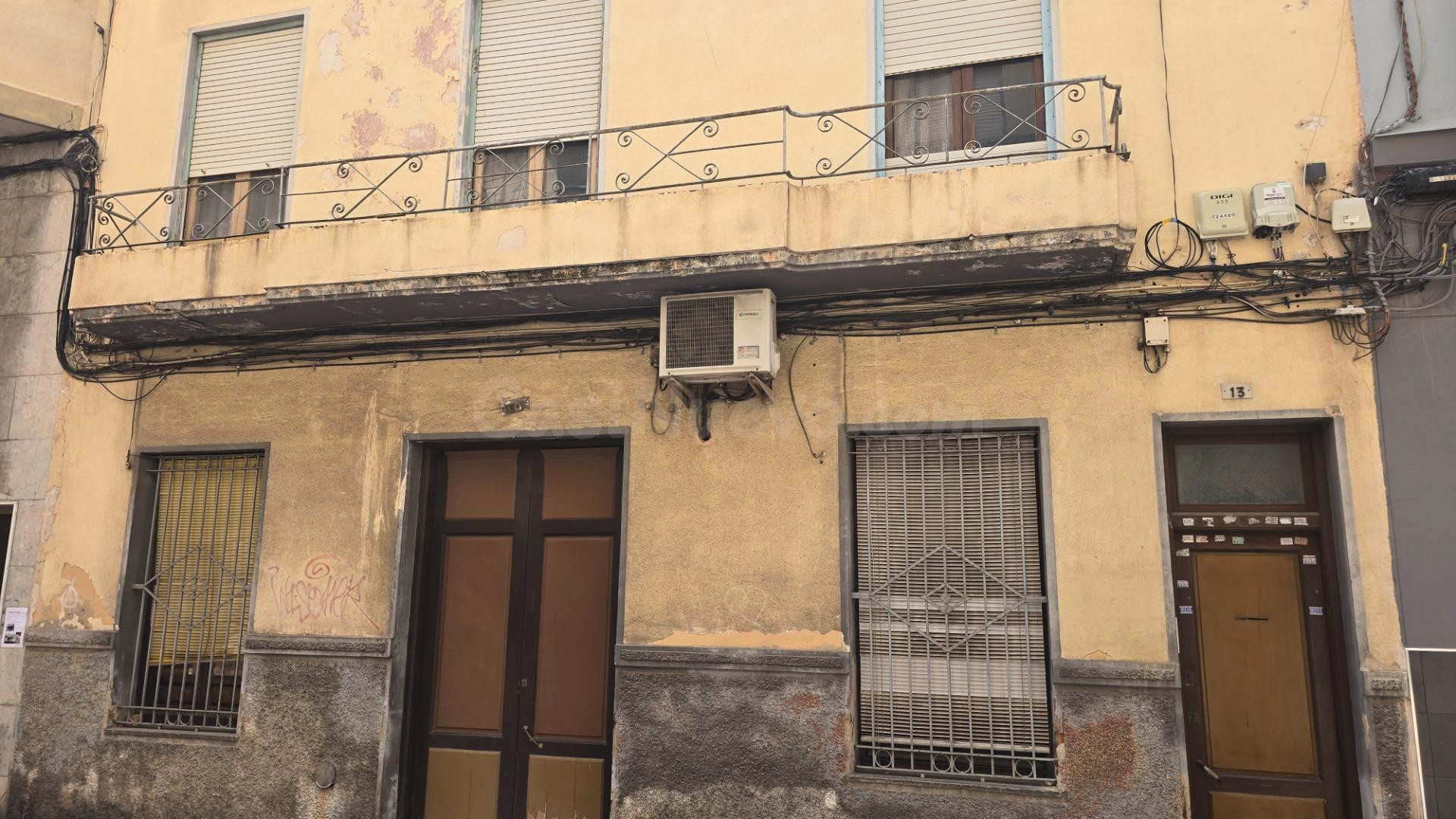 PRIMER PISO RESTAURADO COMO NUEVO, CON TERRAZA ENCIMA DE 40  - foto 4