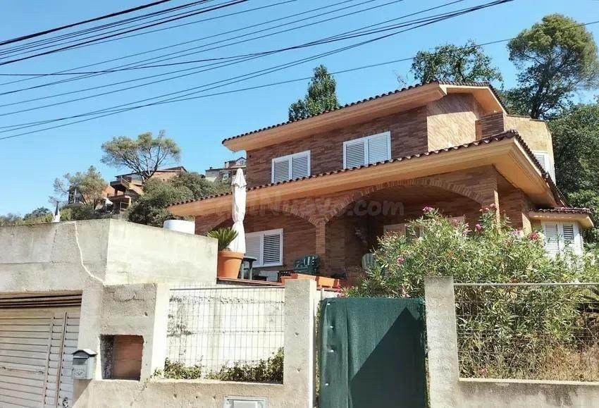 Se vende Casa OKUPADA en Calle Esquirols 16 Sant Fost de Cam