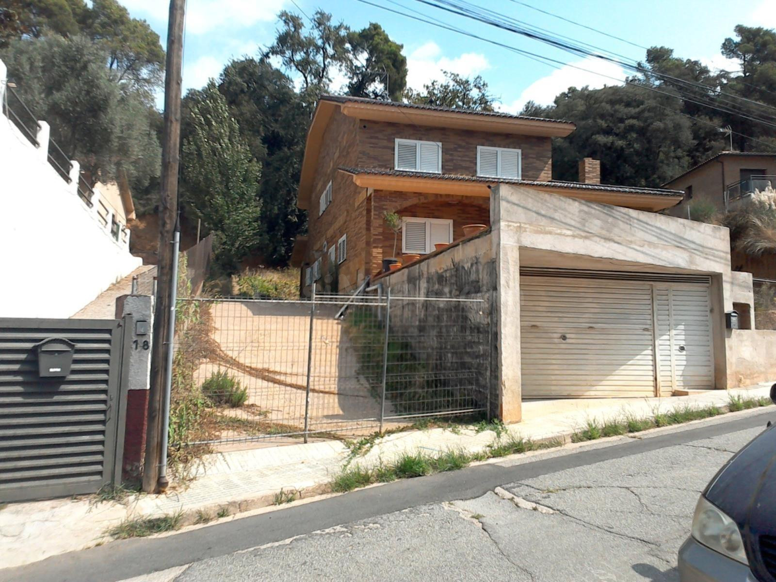 Se vende Casa OKUPADA en Calle Esquirols 16 Sant Fost de Cam - foto 2
