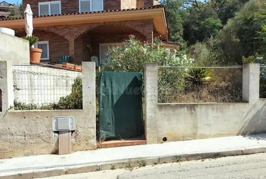 Se vende Casa OKUPADA en Calle Esquirols 16 Sant Fost de Cam - foto 3