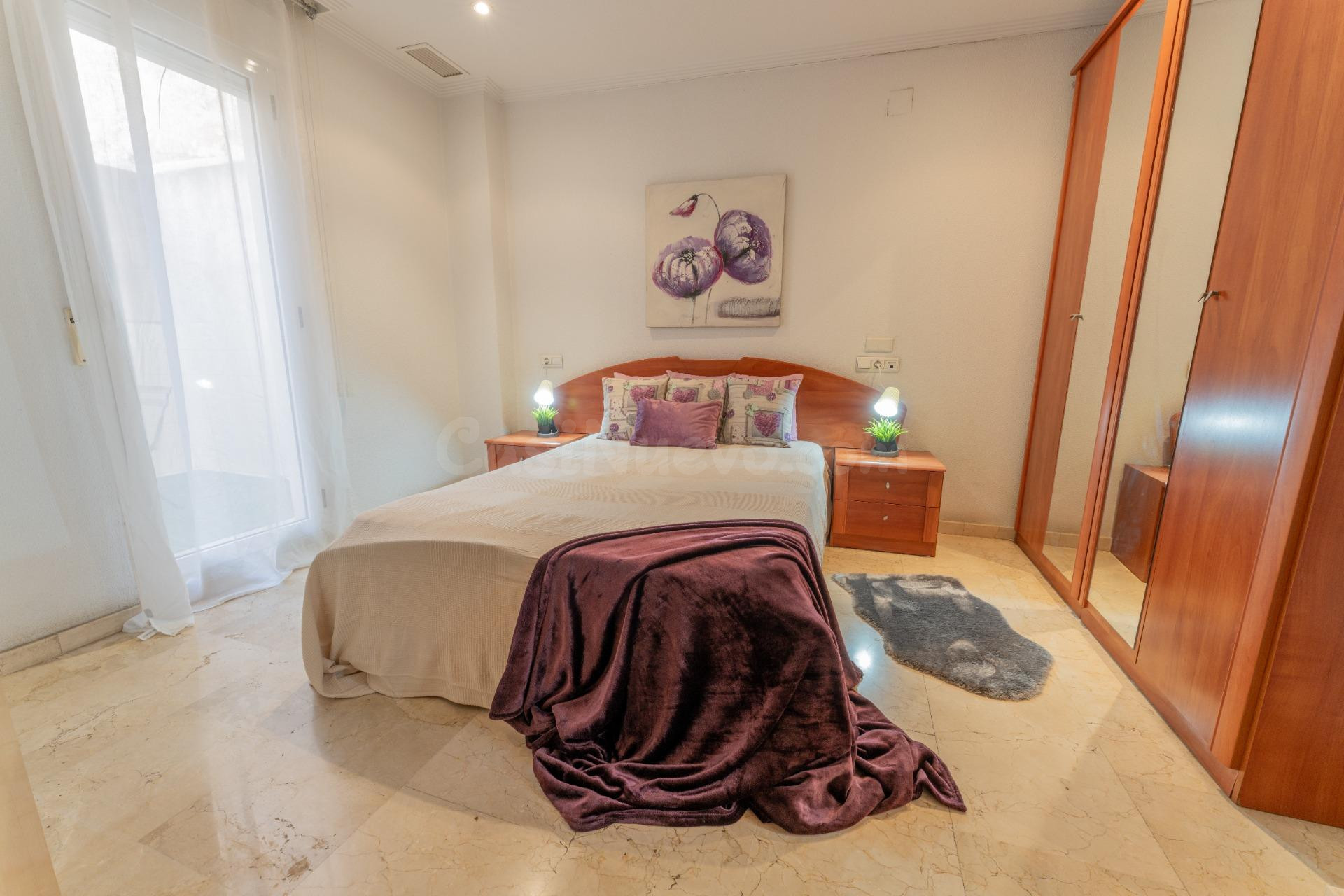 ¡Tu oasis urbano te espera! Planta baja con entrada independ - foto 3