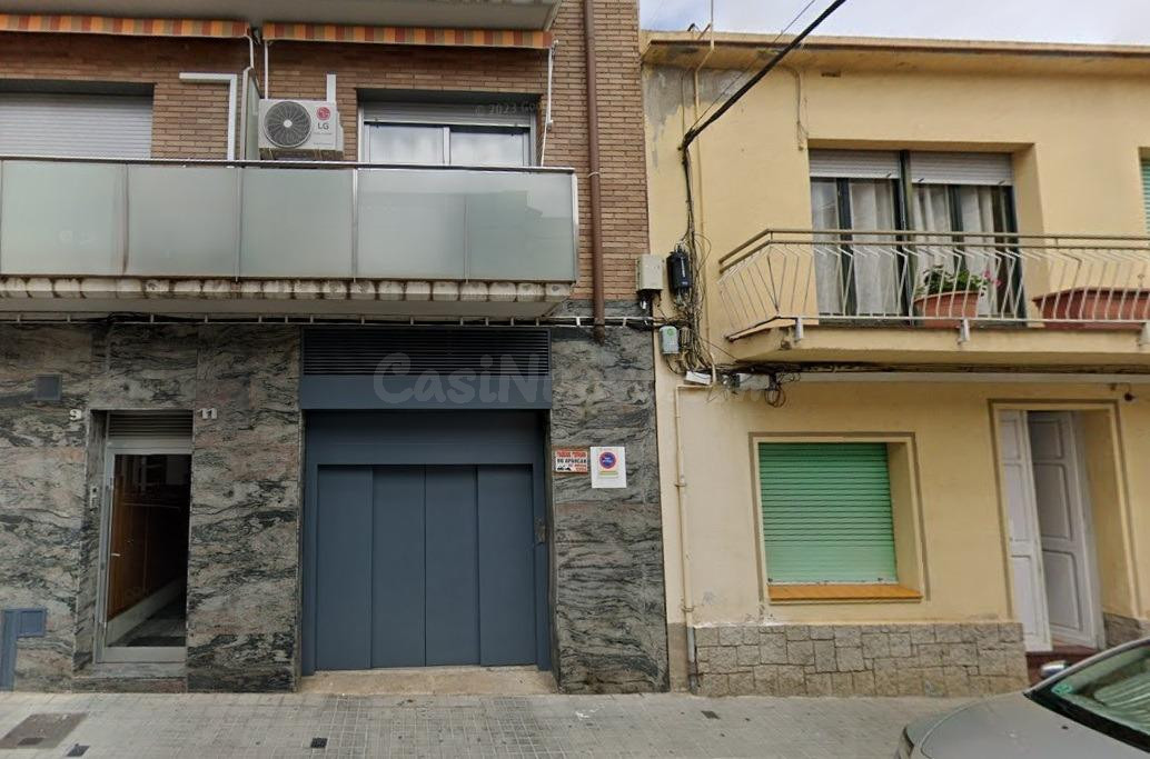 FANTÁSTICO PISO + 2 GARAJES en Calle PILAR, 9 en Premià de M