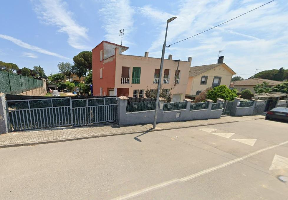FANTÁSTICA CASAOKUPADA en Calle Gironès 10 de Sils (Girona). - foto 2