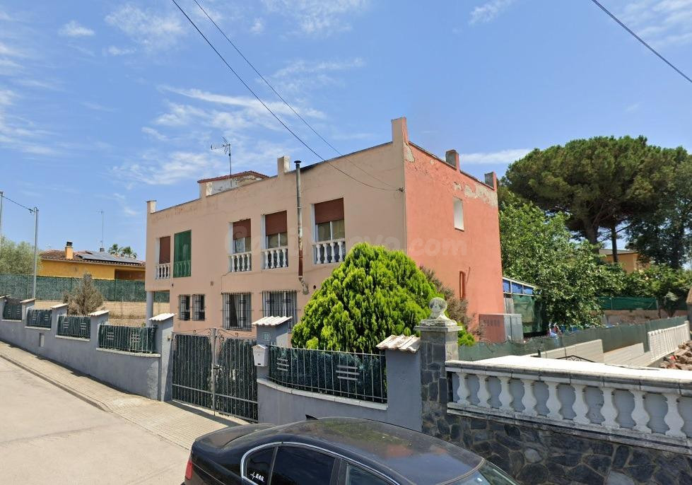 FANTÁSTICA CASAOKUPADA en Calle Gironès 10 de Sils (Girona). - foto 3