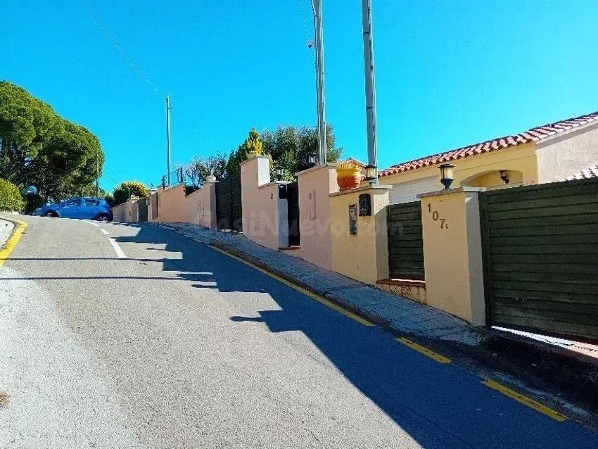 Se vende CASA ADOSADA OKUPADA en Calle Peixos 8 de Santa Sus