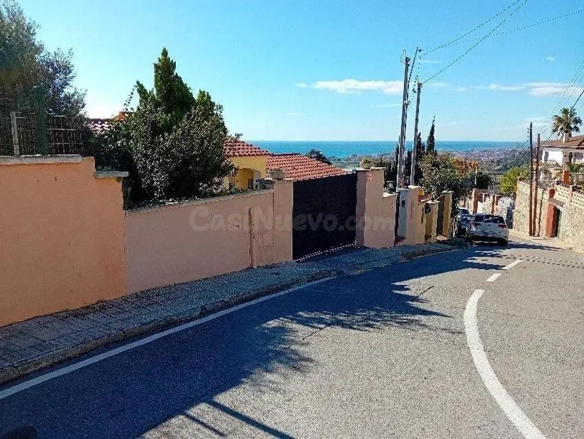 Se vende CASA ADOSADA OKUPADA en Calle Peixos 8 de Santa Sus - foto 3