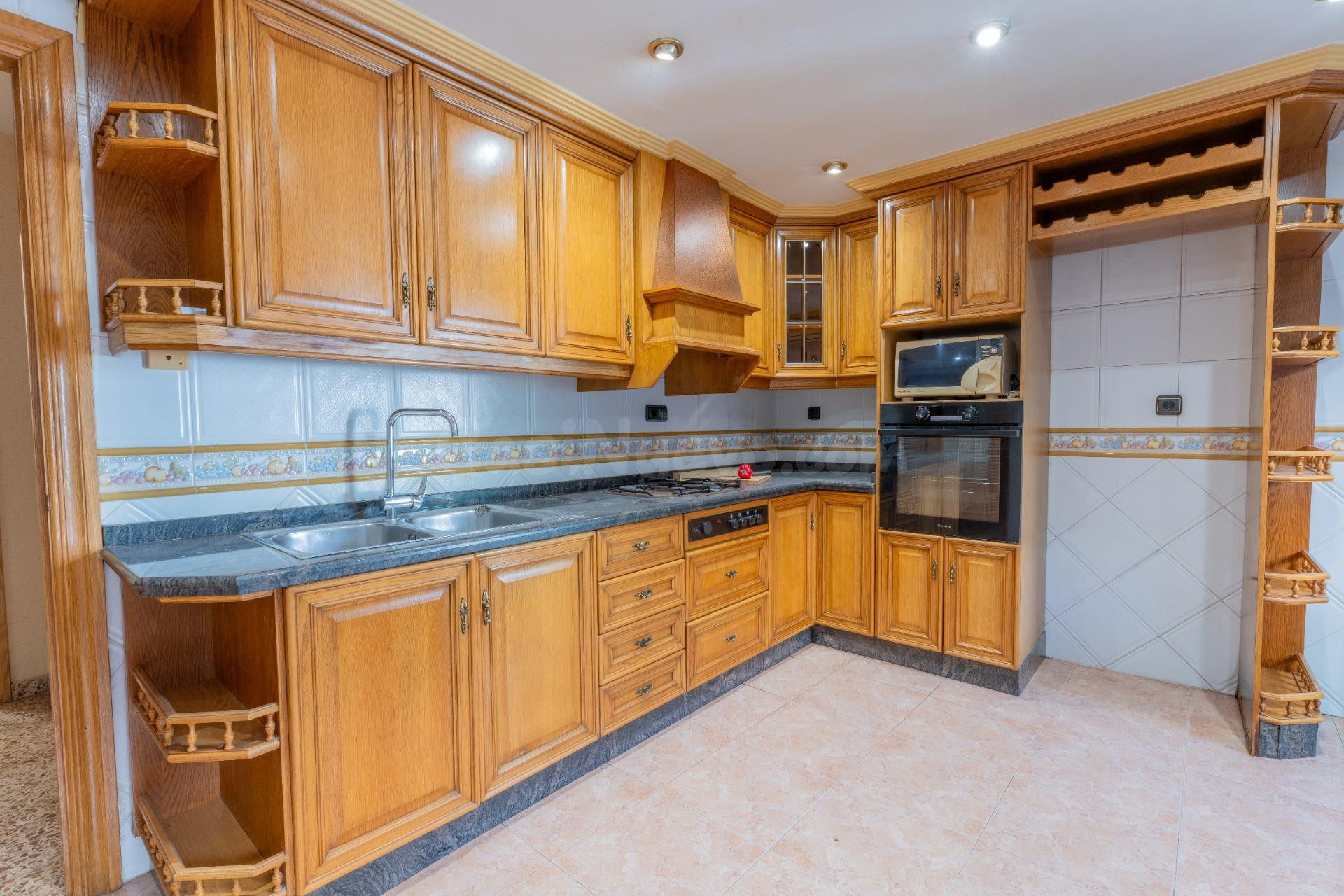 OPORTNIDAD DE COMPRA CON PLAZA DE GARAJE EN ALICANTE - foto 5