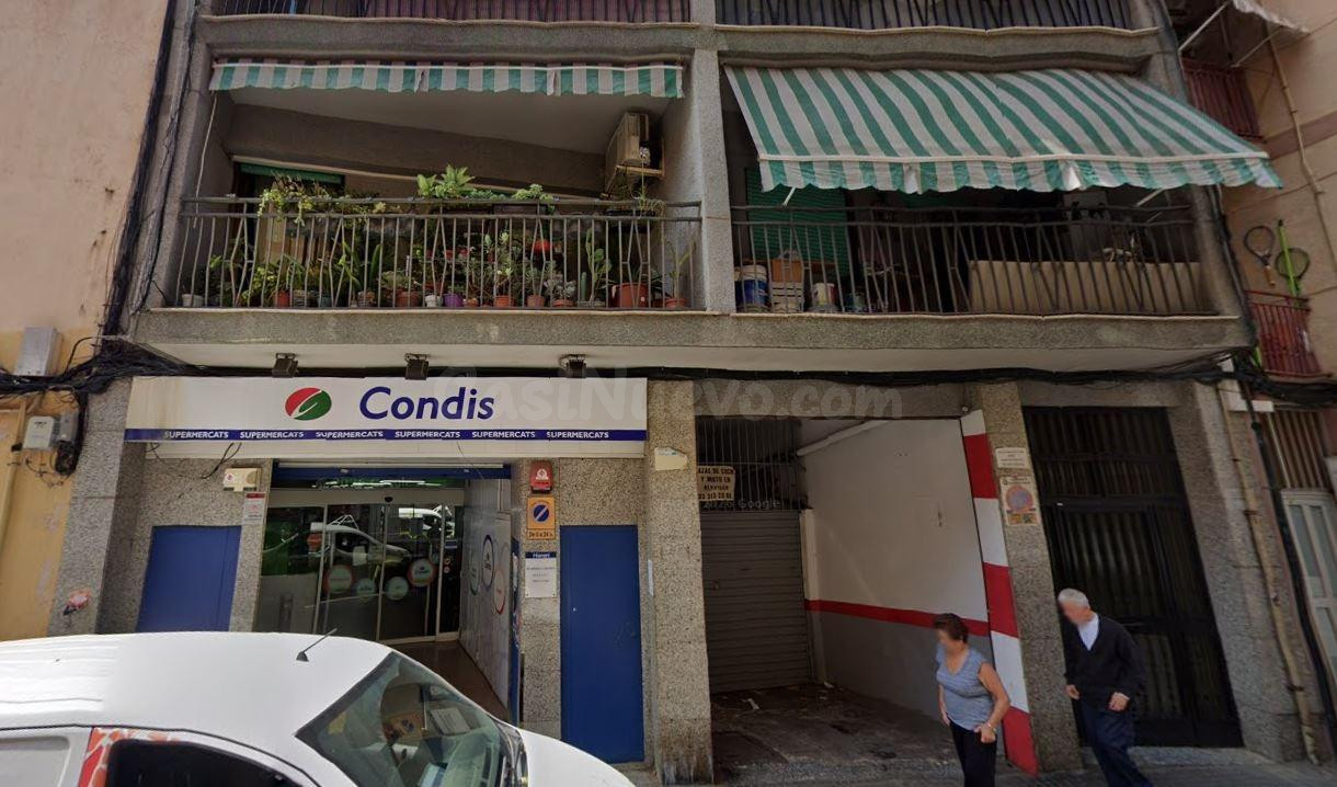 FANTÁSTICO PISO en Calle Doctor Torres i Bages 15 de Santa C
