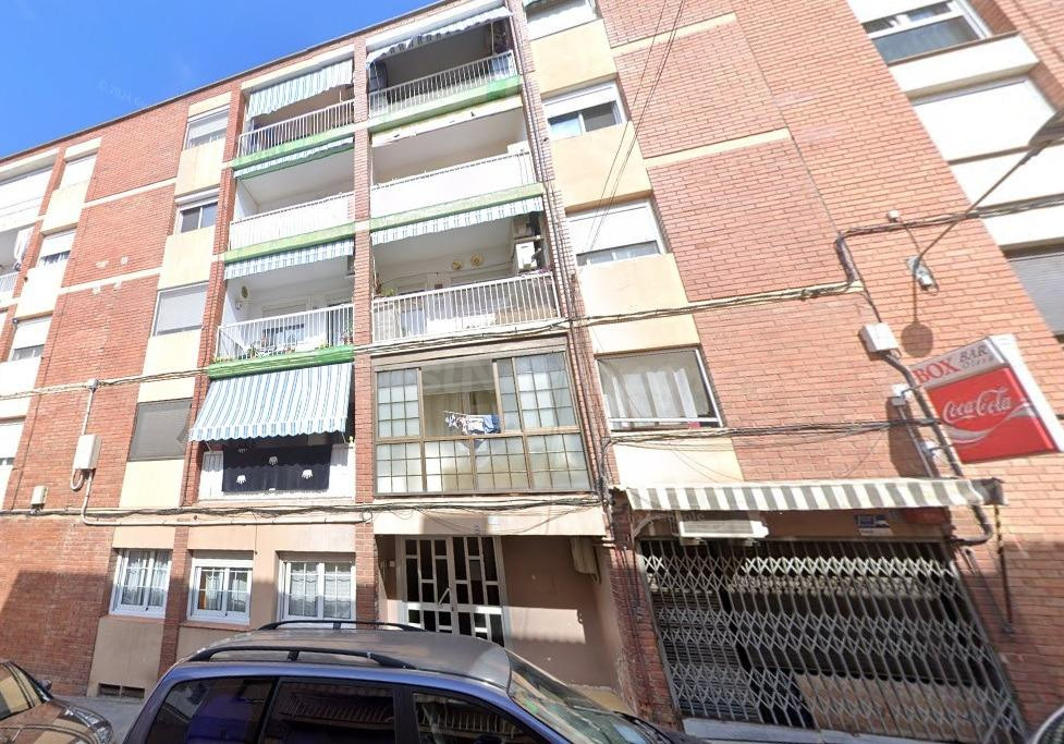 Se vende piso OKUPA en Calle Benet Margarit 18 de Olesa de M