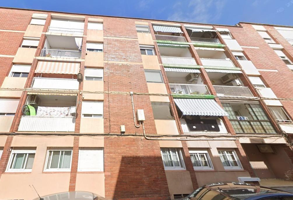 Se vende piso OKUPA en Calle Benet Margarit 18 de Olesa de M - foto 2