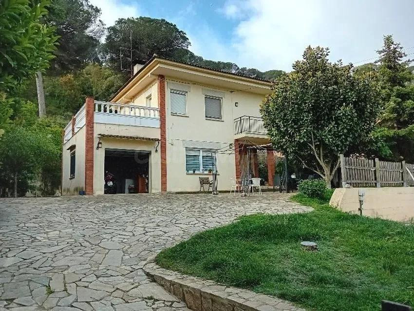 Se vende CHALET OKUPADO en Calle Sant Esteve 17 de Vilanova 