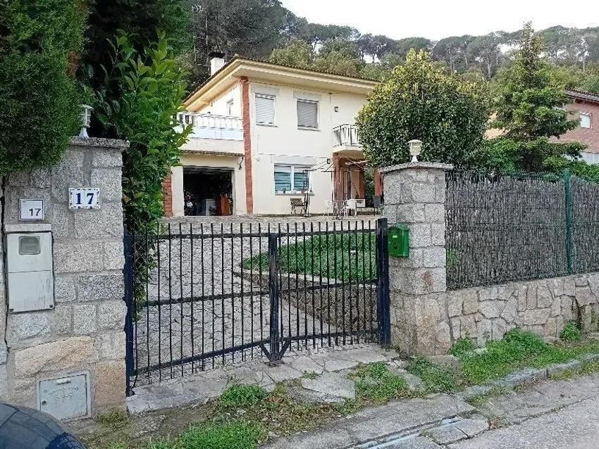 Se vende CHALET OKUPADO en Calle Sant Esteve 17 de Vilanova  - foto 2