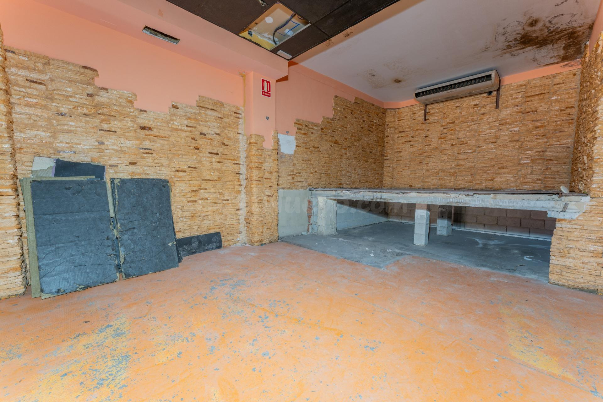 Local de 277 m2 en Albatera, ideal para nuevo proyecto o neg - foto 2