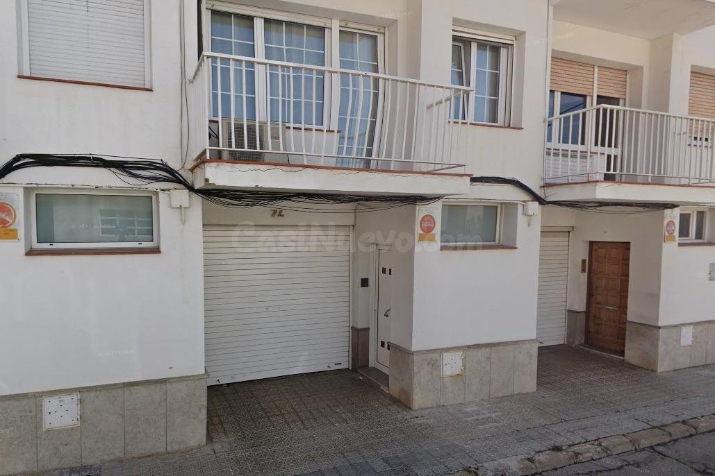Se vende Casa ADOSADA en Calle Soler I Puigdollers en Sant V