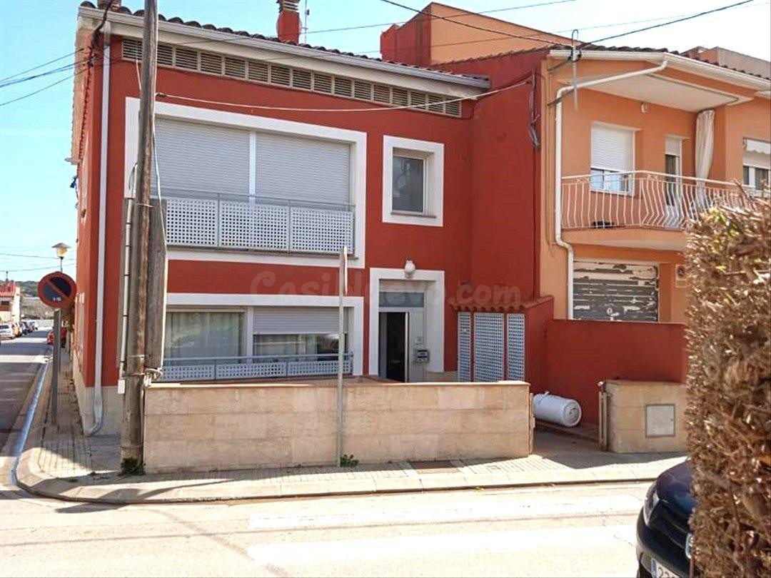 SE VENDE DÚPLEX + GARAJE OKUPADO en Calle Gavarres 29 de Pal - foto 2