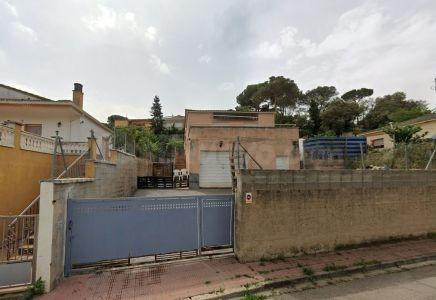 FANTÁSTICA CASA OKUPADA en Calle Dels Eucaliptus Nº 60 Maçan