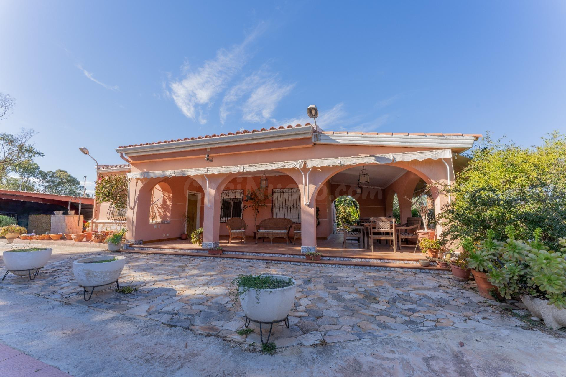 Chalet con piscina a 5 min de la playa en El Altet – parcela