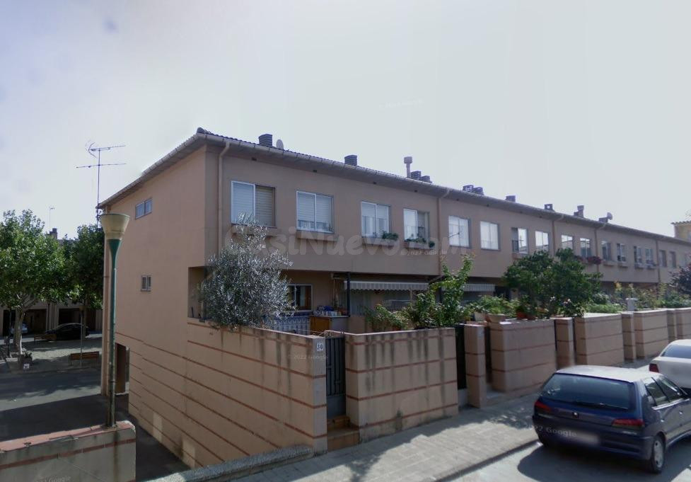 MARAVILLOSA CASA OKUPADA ADOSADA en Manlleu (Barcelona). - foto 2