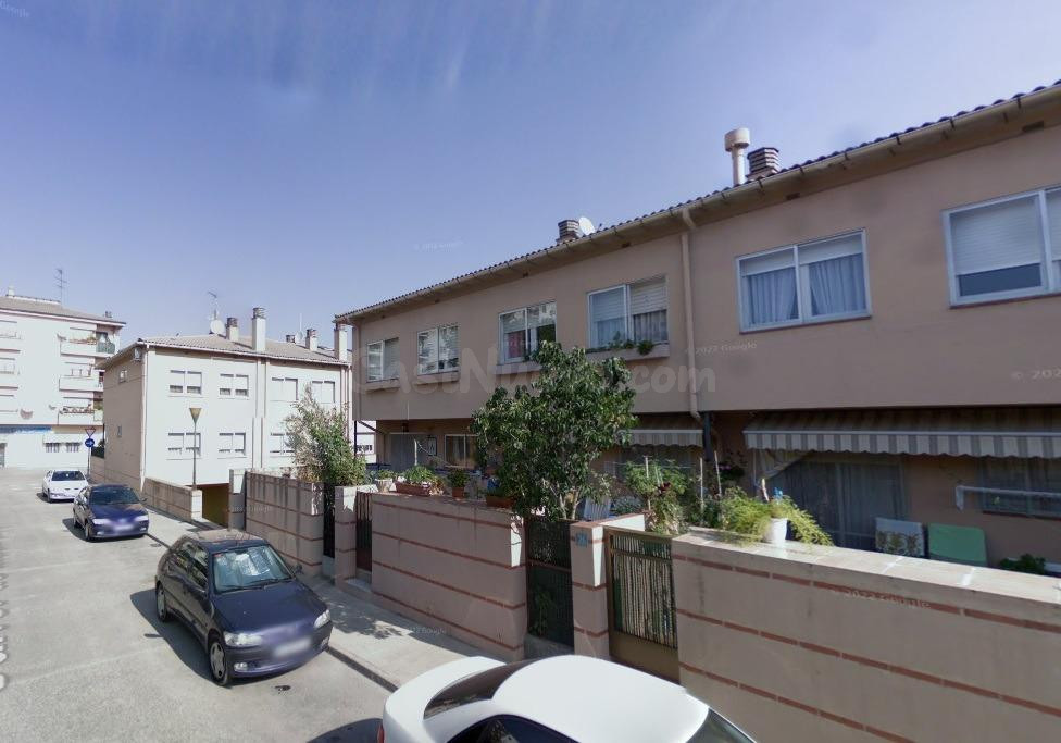 MARAVILLOSA CASA OKUPADA ADOSADA en Manlleu (Barcelona). - foto 3