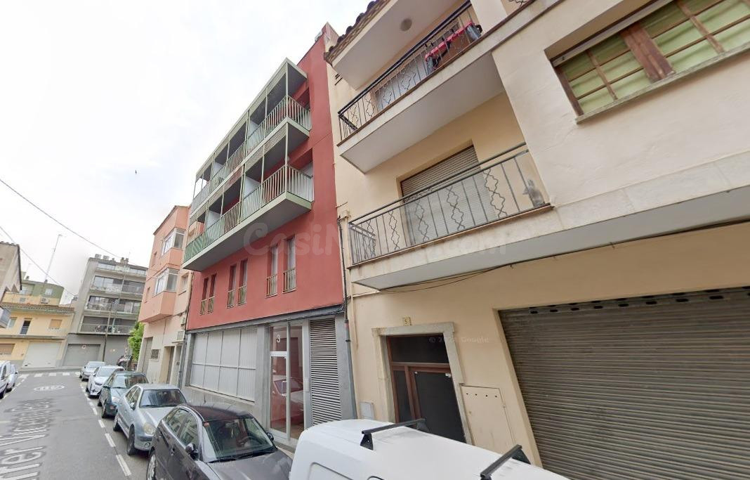 SE VENDE DÚPLEX OKUPADO en Calle Vicenc Bou Nº 3 Figueres (G - foto 2