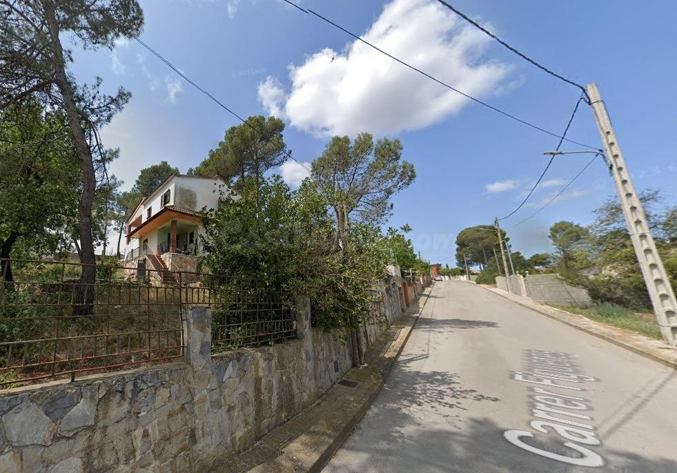 SE VENDE CASA OKUPADA en Calle Figueres-Pinedes Nº 24 de la  - foto 2
