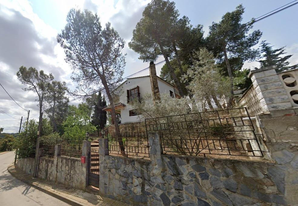 SE VENDE CASA OKUPADA en Calle Figueres-Pinedes Nº 24 de la  - foto 3