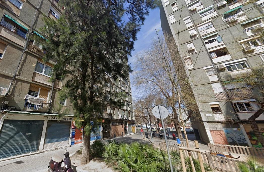 Se vende piso OKUPADO en Calle Bernat Martorell 5 Barcelona  - foto 2