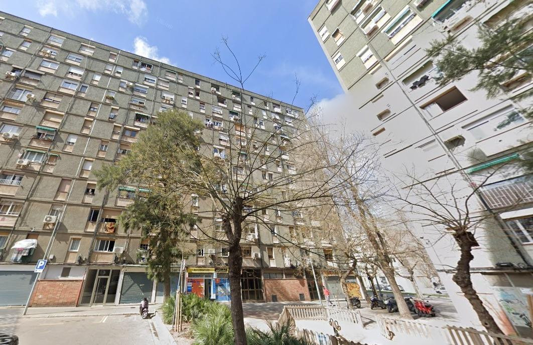 Se vende piso OKUPADO en Calle Bernat Martorell 5 Barcelona  - foto 3