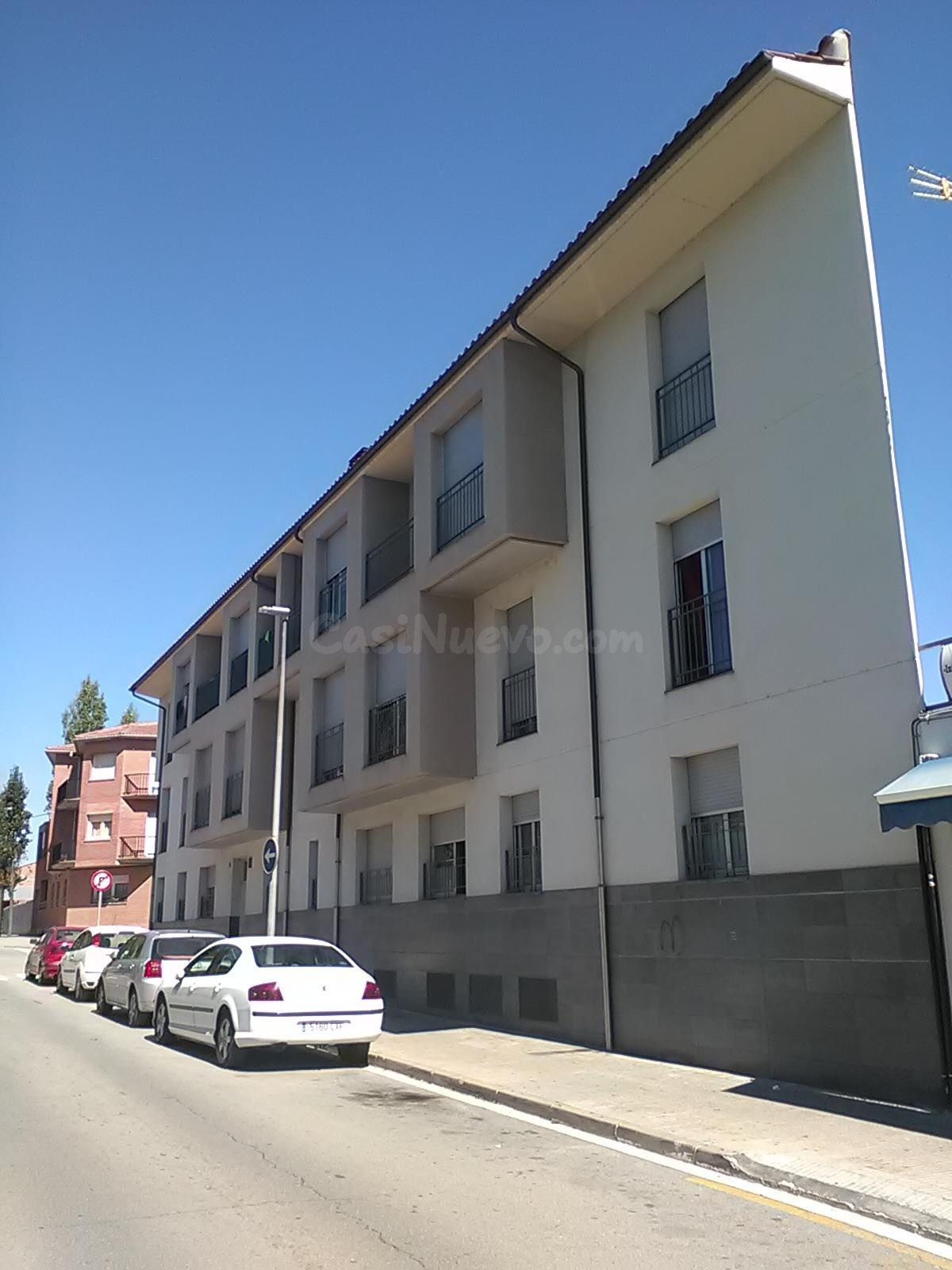 Se venden 11 Pisos + 31 Garajes OKUPADOS en Calle Calle Ter 
