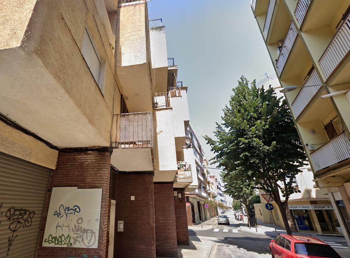 PISO OKUPADO EN VENTA EN Francesc Moragas Calella (Barcelona