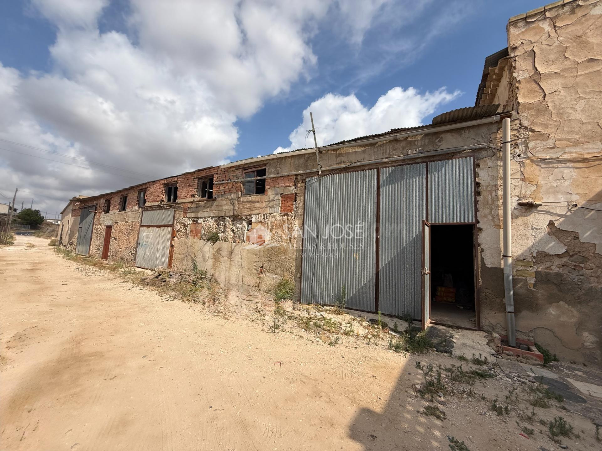 SE VENDE PARCELA DE TERRENO RÚSTICO CON POZO, CASA PARA REFO - foto 3