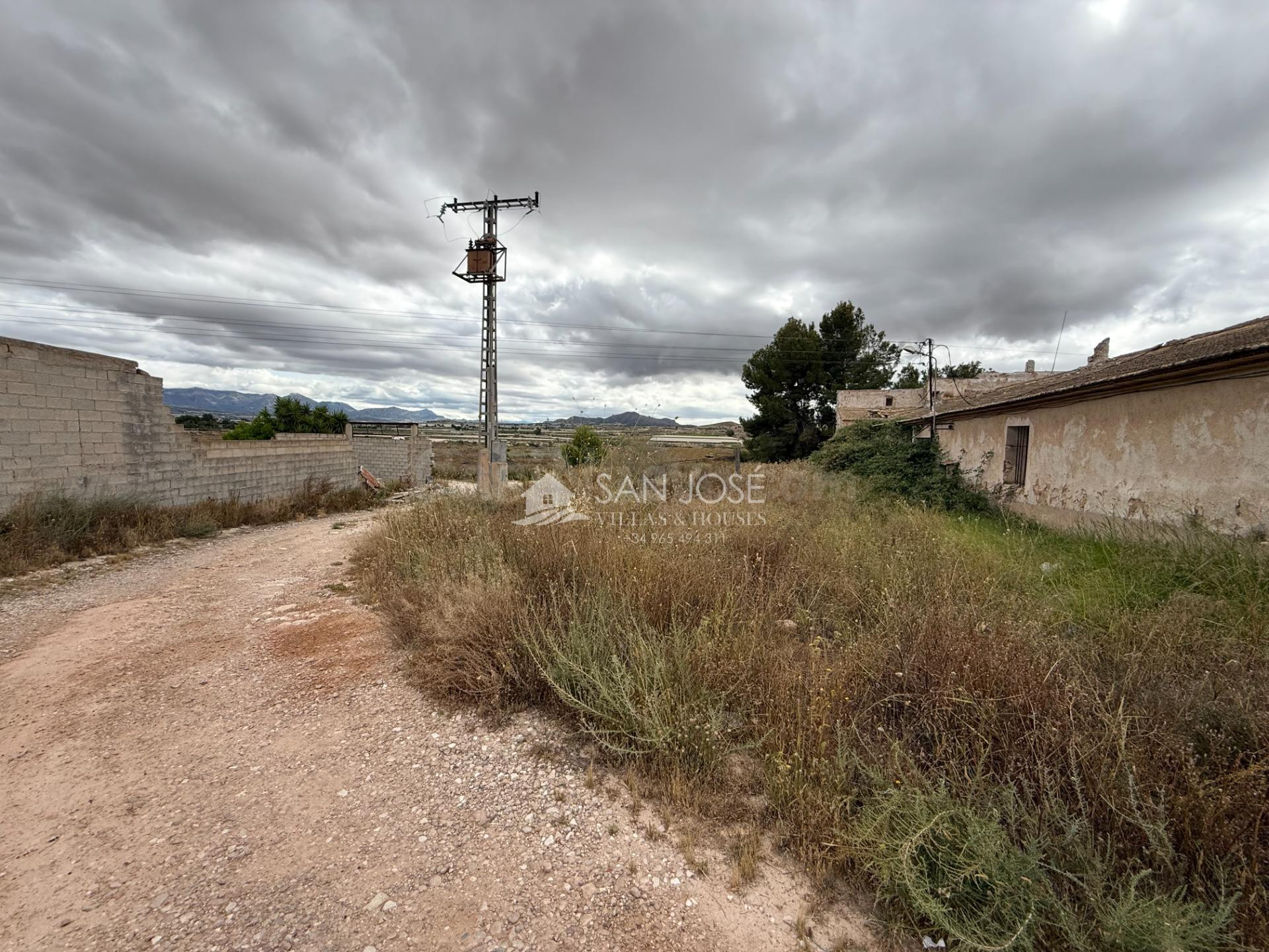 SE VENDE PARCELA DE TERRENO RÚSTICO CON POZO, CASA PARA REFO - foto 4