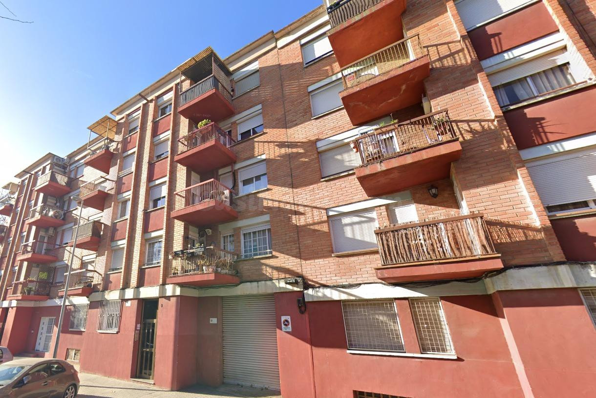 PISO OKUPADO EN VENTA EN Plaza de Copèrnic 8 de SABADELL (Ba - foto 3