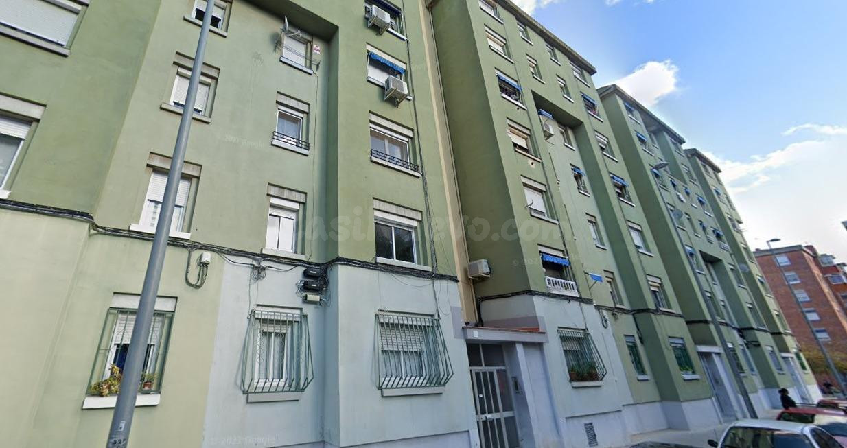 Se vende PISO OKUPADO en Calle Bolvir Nº 2 Sabadell (Barcelo - foto 2