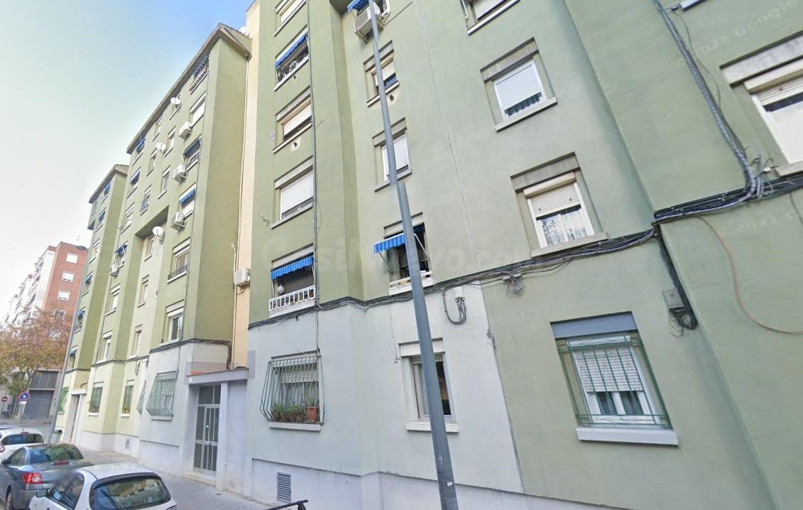 Se vende PISO OKUPADO en Calle Bolvir Nº 2 Sabadell (Barcelo - foto 3