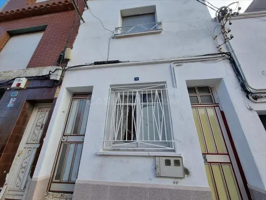 SE VENDE CASA OKUPADA en Calle Princep De Viana Nº 18 Terras