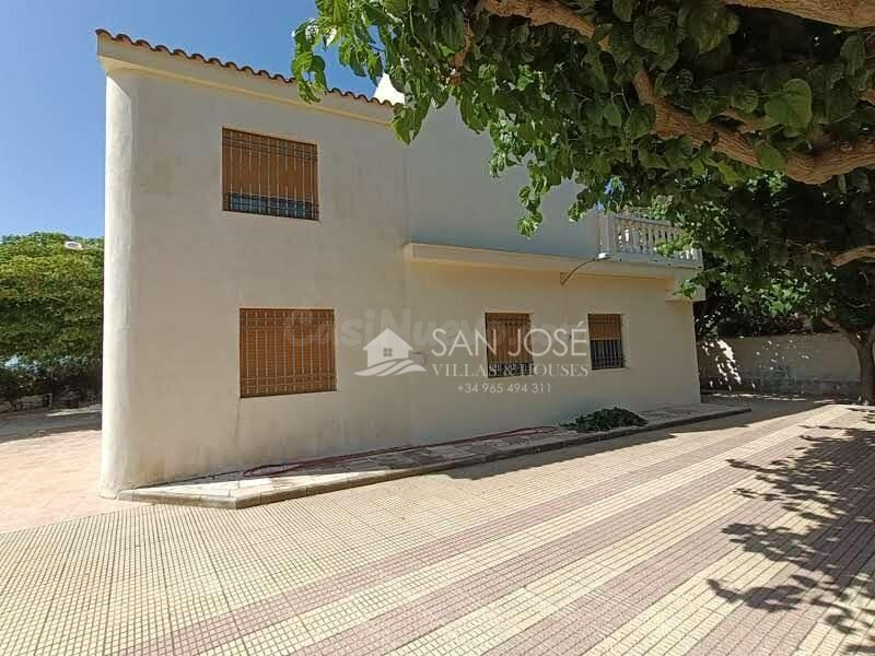 SE VENDE CHALET EN NOVELDA EN LA SERRETA. - foto 2
