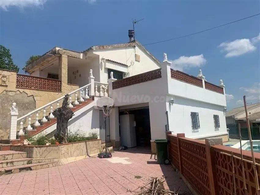 SE VENDE CASA OKUPADA en Segarra 10 de Vacarisses (Barcelona