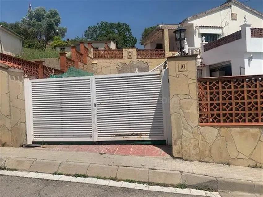 SE VENDE CASA OKUPADA en Segarra 10 de Vacarisses (Barcelona - foto 3