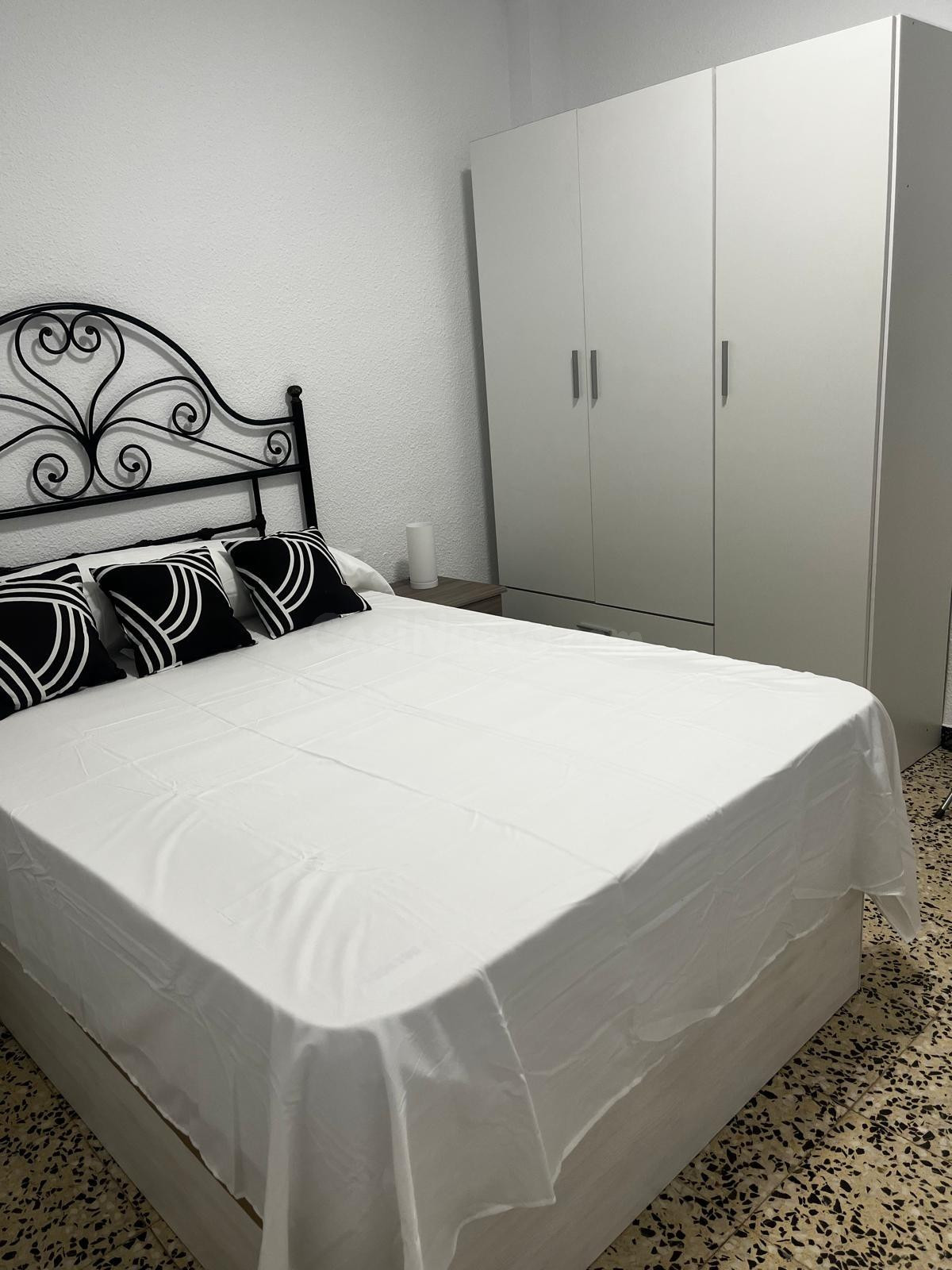 ¡¡AMPLIA VIVIENDA CON ASCENSOR EN ZONA CENTRO !!