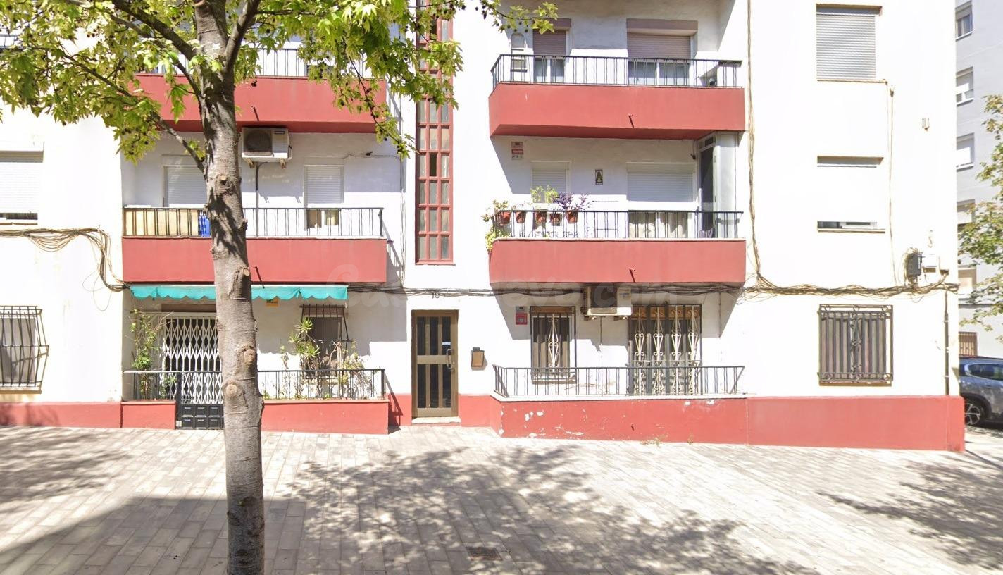 Se vende PISO OKUPADO en Sant Boi de Llobregat (Barcelona).