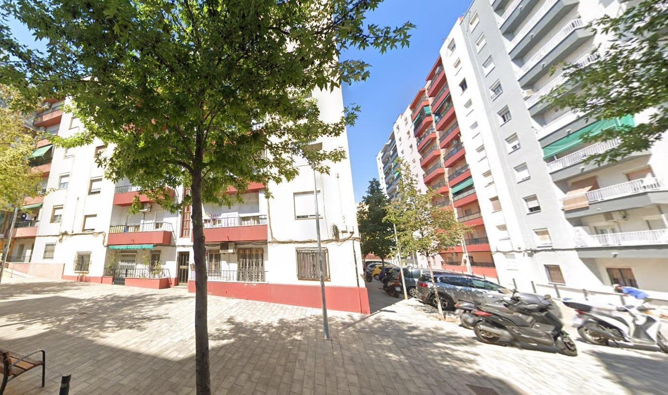 Se vende PISO OKUPADO en Sant Boi de Llobregat (Barcelona). - foto 2