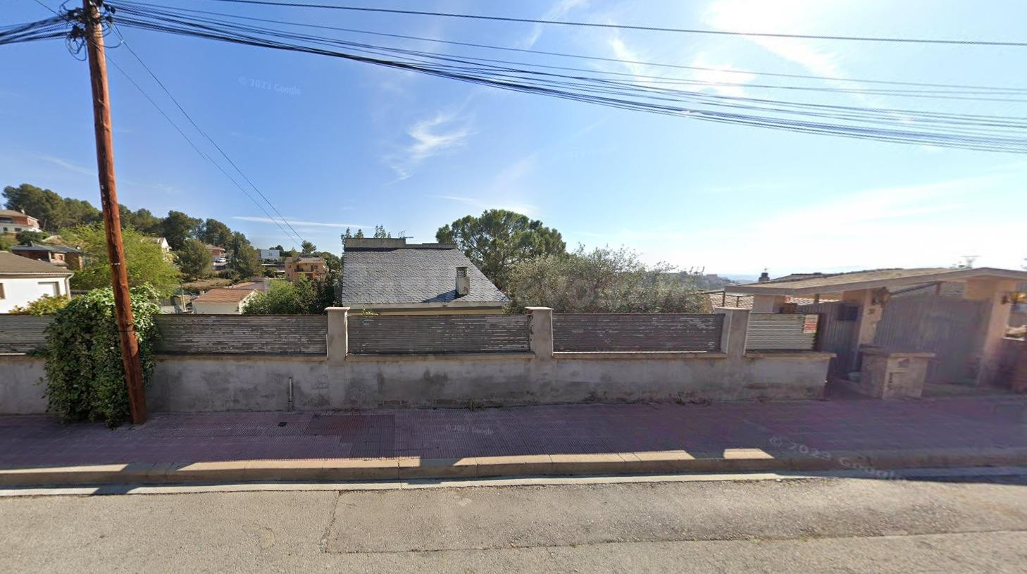 Se vende CASA OKUPADA en Sant Esteve Sesrovires (Barcelona). - foto 2