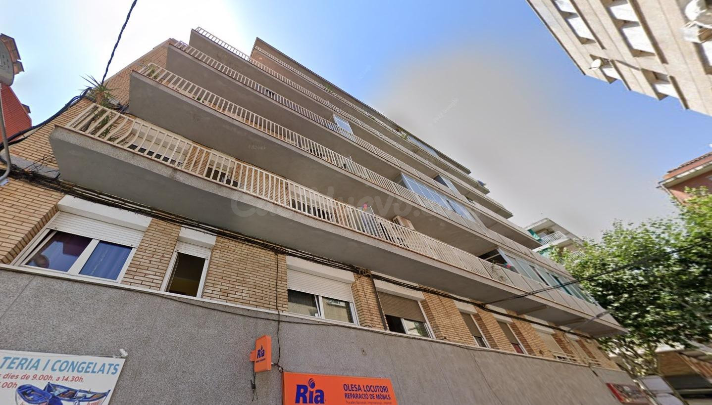 Se vende ÁTICO OKUPADO en Olesa de Montserrat (Barcelona). - foto 3