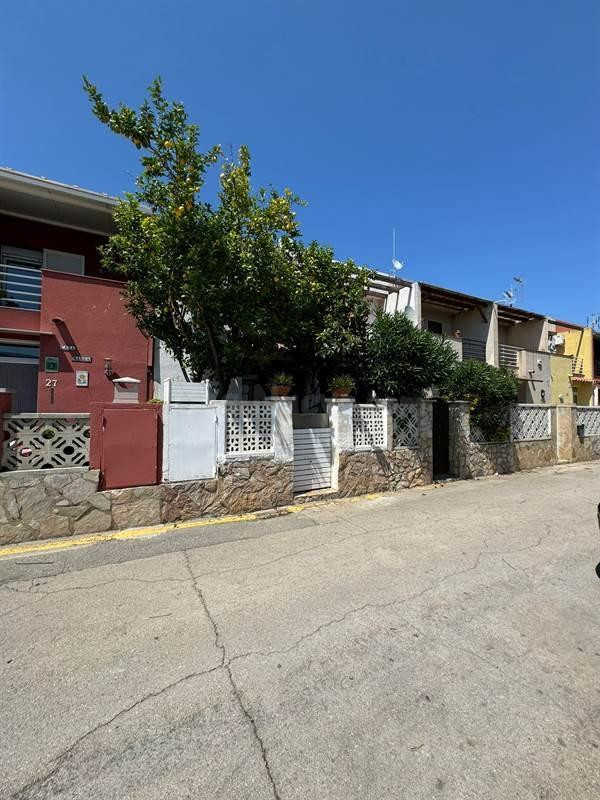 MARAVILLOSA CASA ADOSADA OKUPADA en Puigmal E2 Castelló d'Em