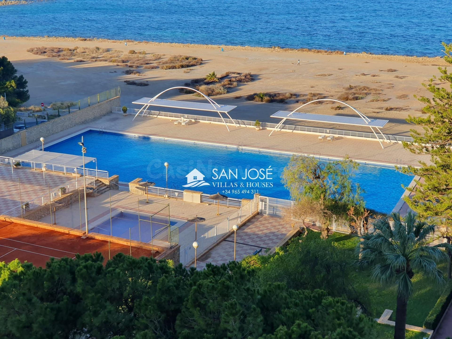 VENTA DE MARAVILLOSO PISO EN PRIMERA LINEA DE PLAYA EN CABO  - foto 2