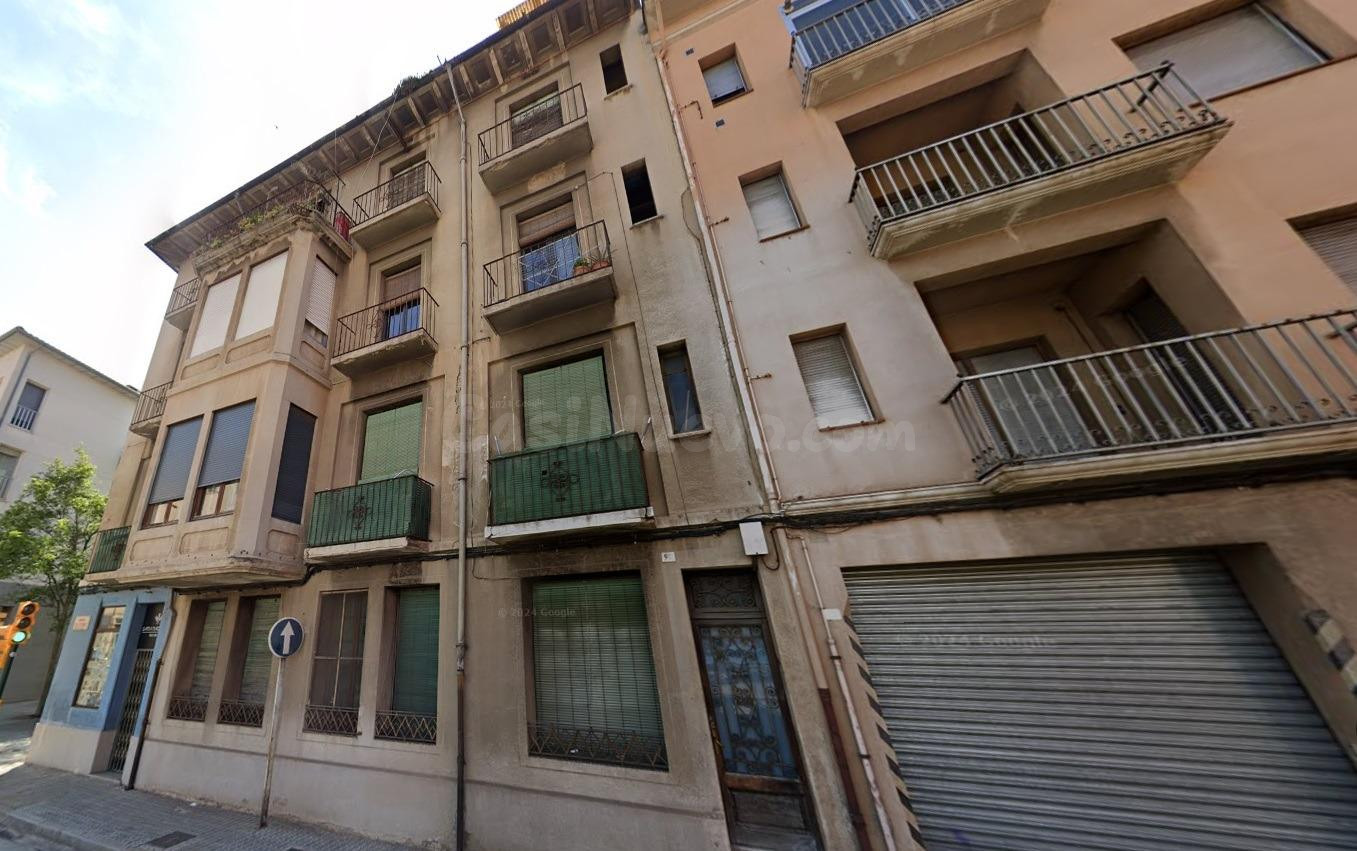 MARAVILLOSO PISO OKUPADO en Olot (Girona) - foto 3